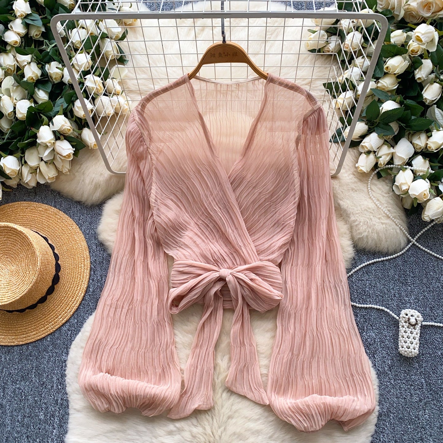 Bylle - V-hals Blouse met Strik en Ruches