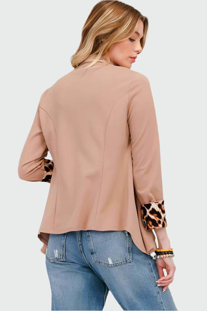 Livia - Modieuze Opgerolde Luipaardblazer met Open Voorkant