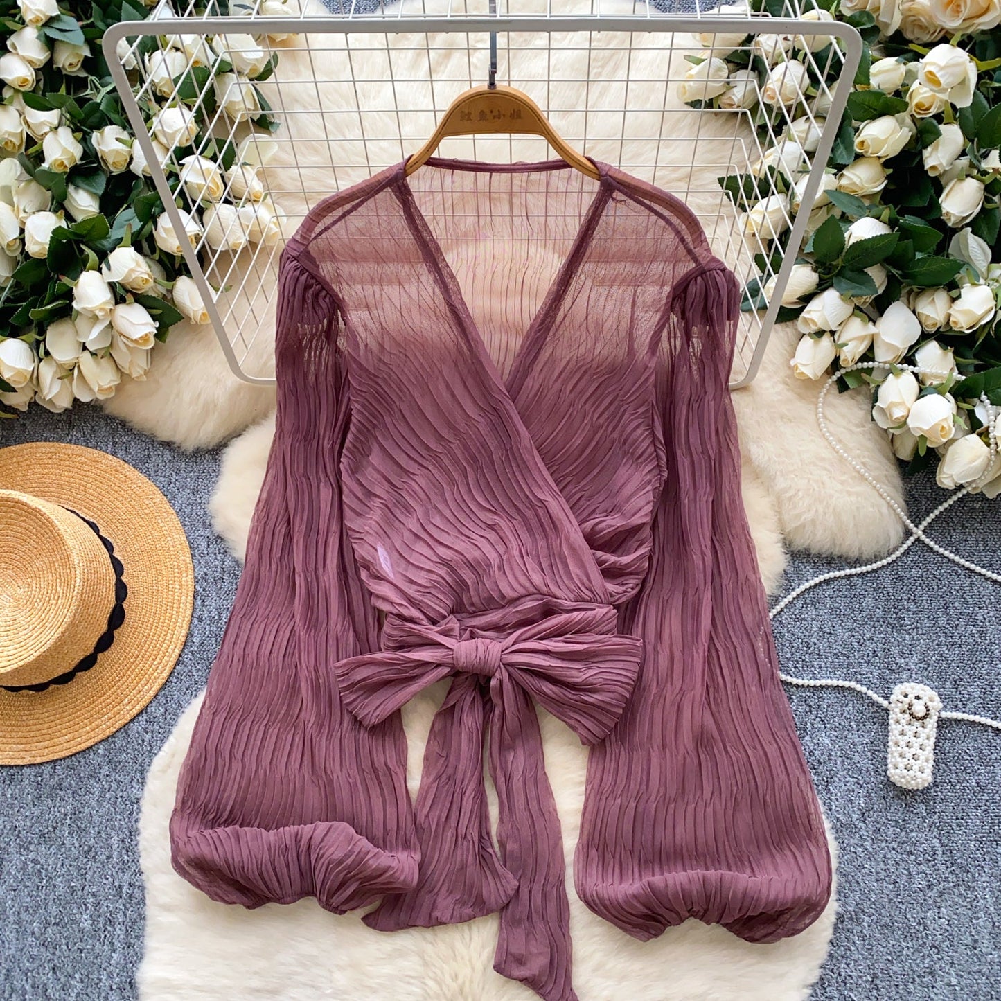 Bylle - V-hals Blouse met Strik en Ruches