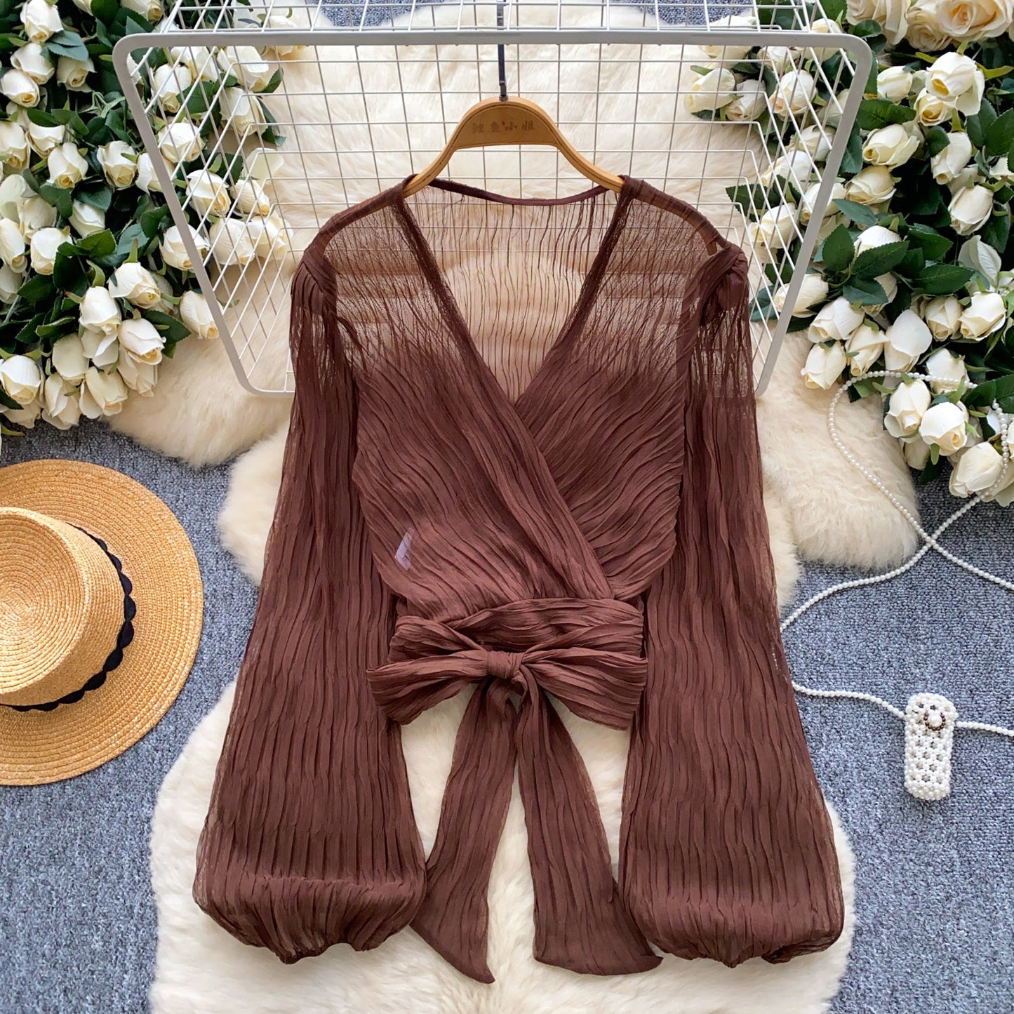 Bylle - V-hals Blouse met Strik en Ruches