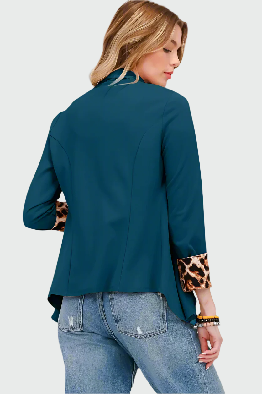 Livia - Modieuze Opgerolde Luipaardblazer met Open Voorkant