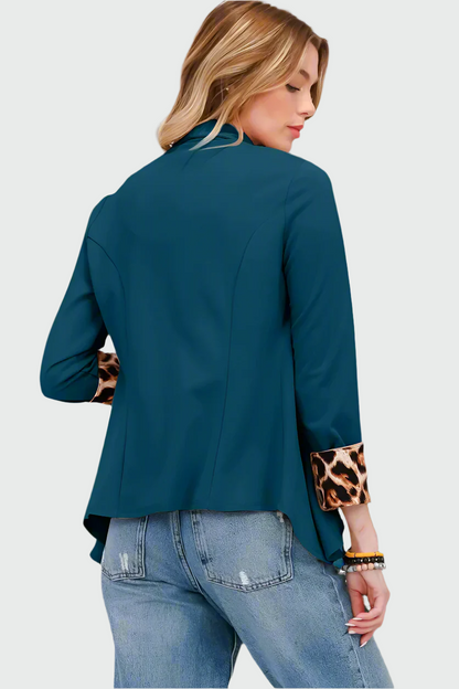 Livia - Modieuze Opgerolde Luipaardblazer met Open Voorkant