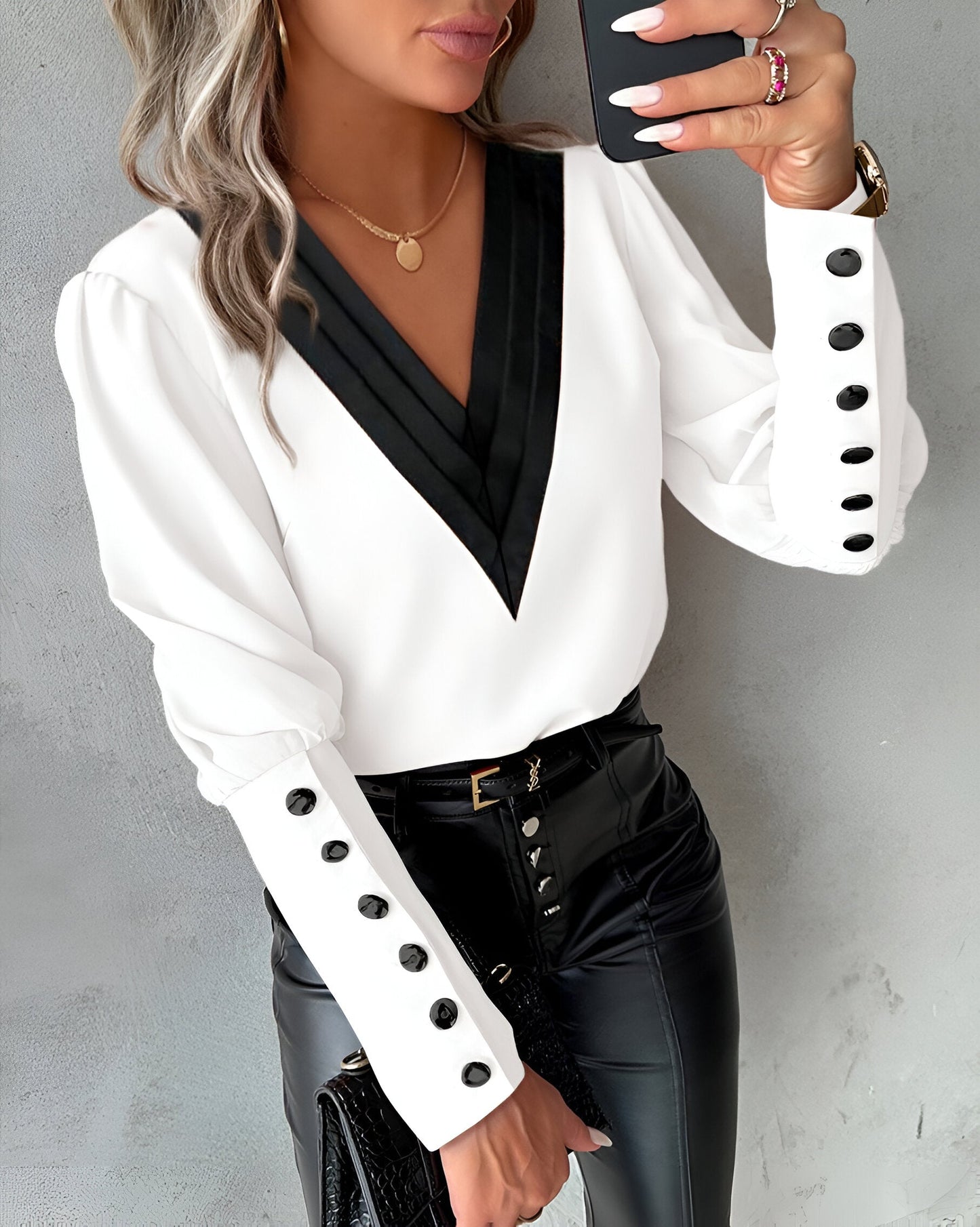 Caris - Blouse met V-hals en Colour Block