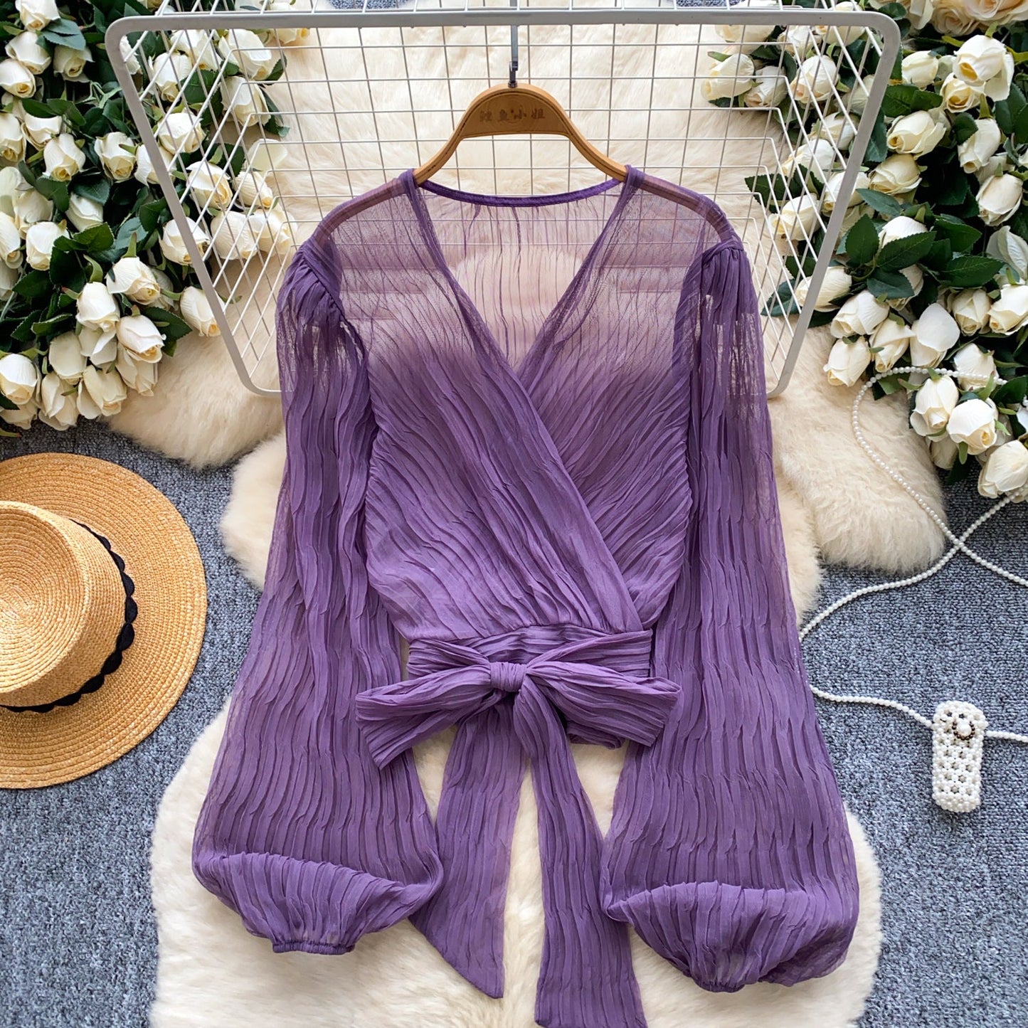 Bylle - V-hals Blouse met Strik en Ruches