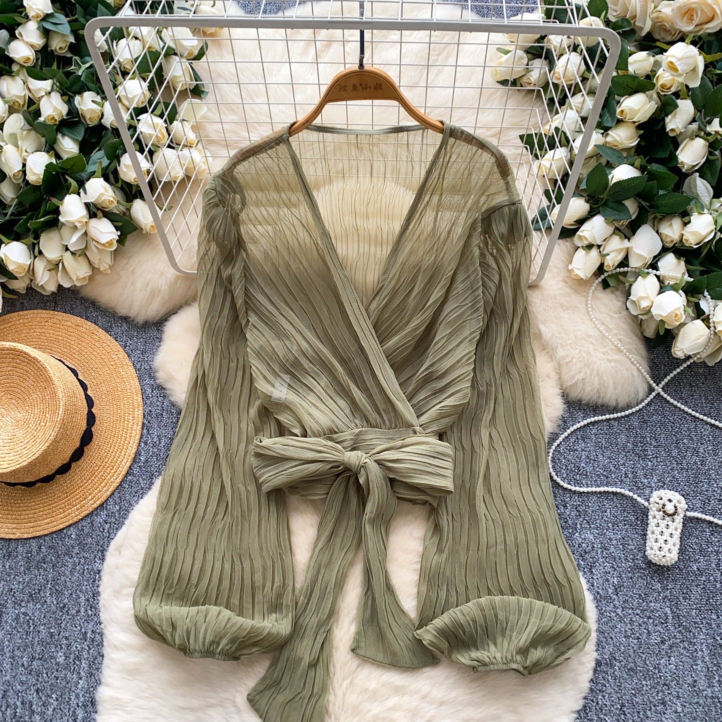 Bylle - V-hals Blouse met Strik en Ruches