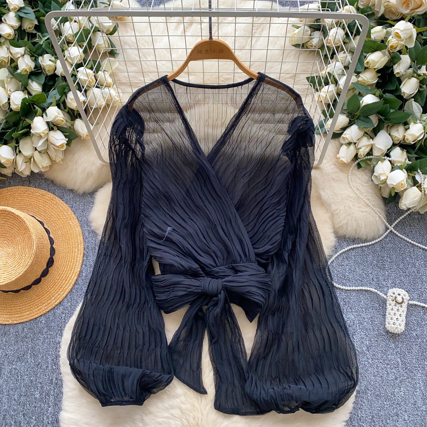 Bylle - V-hals Blouse met Strik en Ruches