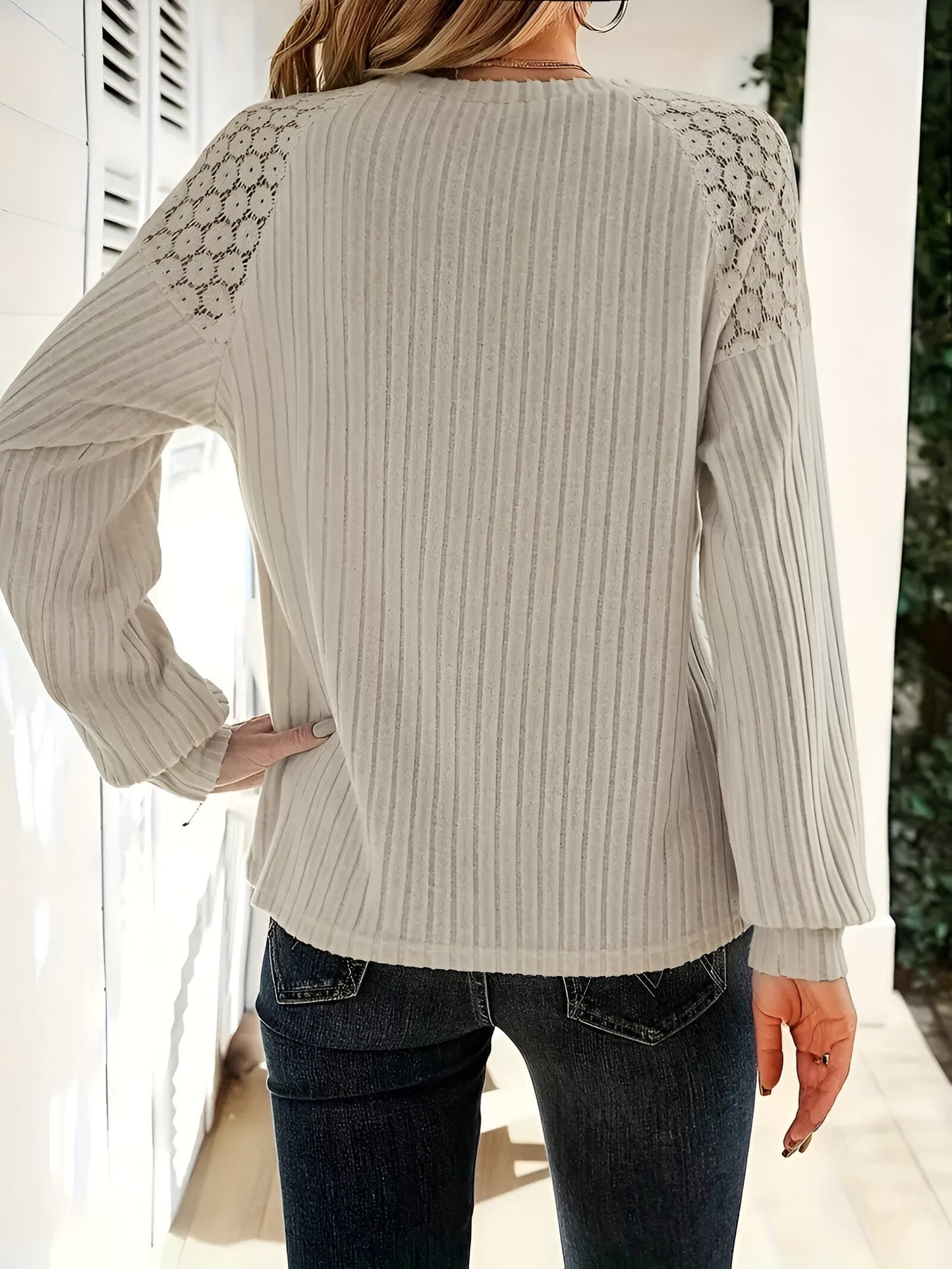 Chayenne - Elegant Sweatshirt met Kanten Details