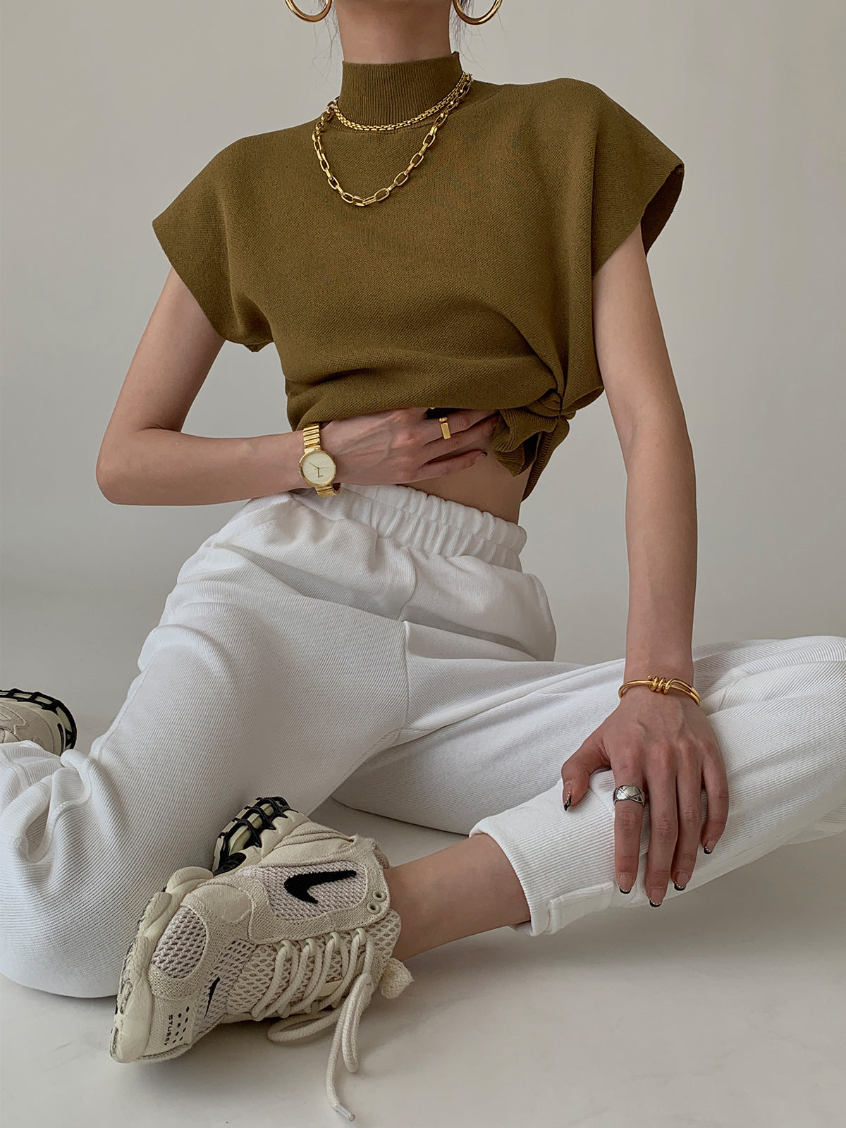 Ismara - Elegante Top met Hoge Kraag