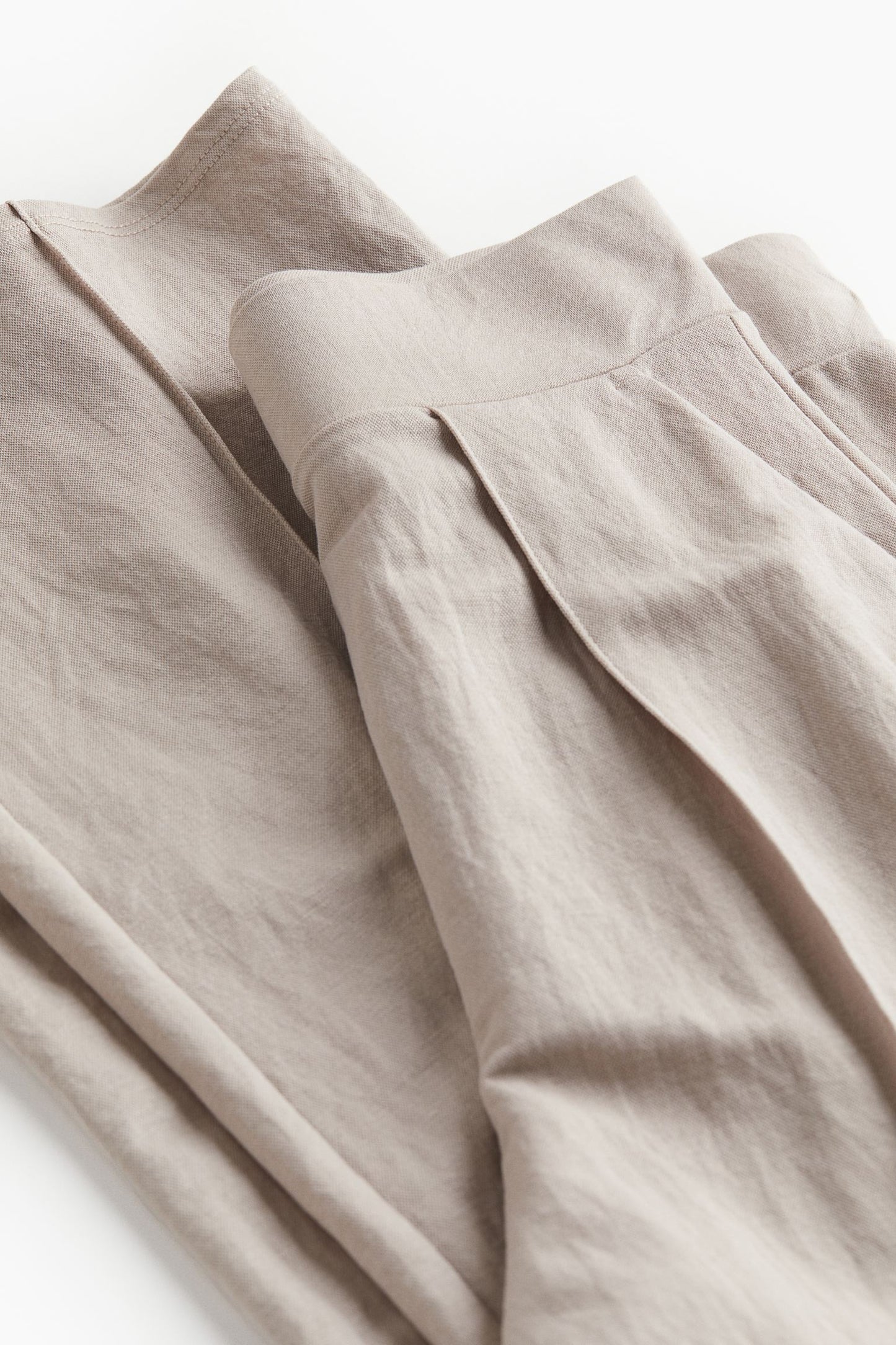 Luchtige damesbroek met wijde snit en plooien