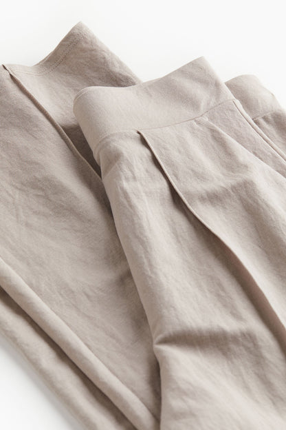 Luchtige damesbroek met wijde snit en plooien