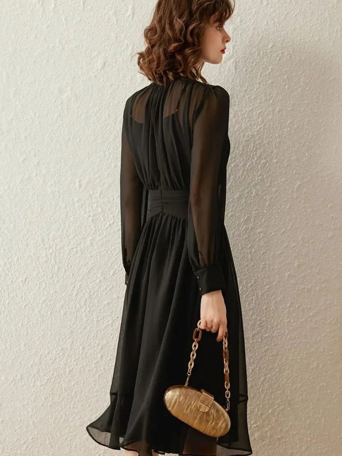 Transparante Mouwen Midi Jurk met Hoge Hals – Elegante Keuze voor Elke Gelegenheid