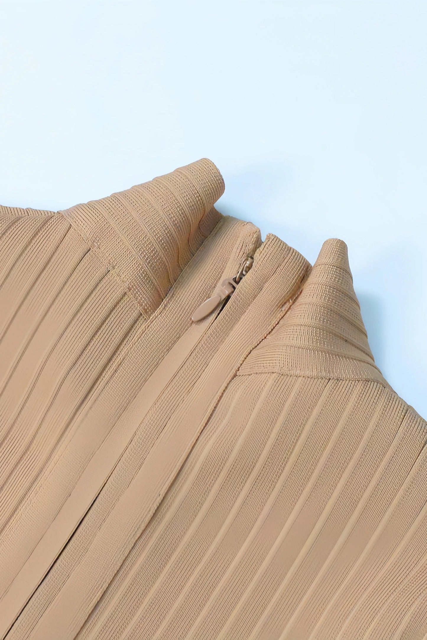 Elin - Stijlvolle Midi-Jurk met Opstaande Kraag