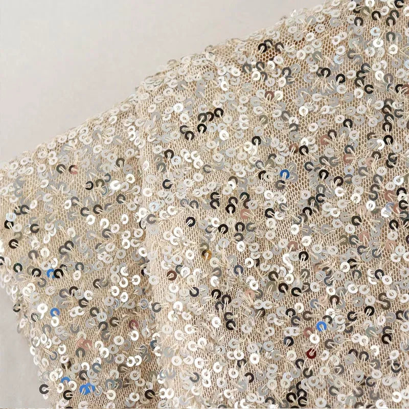 Vayenna – Schouder gewatteerde pailletten mini jurk