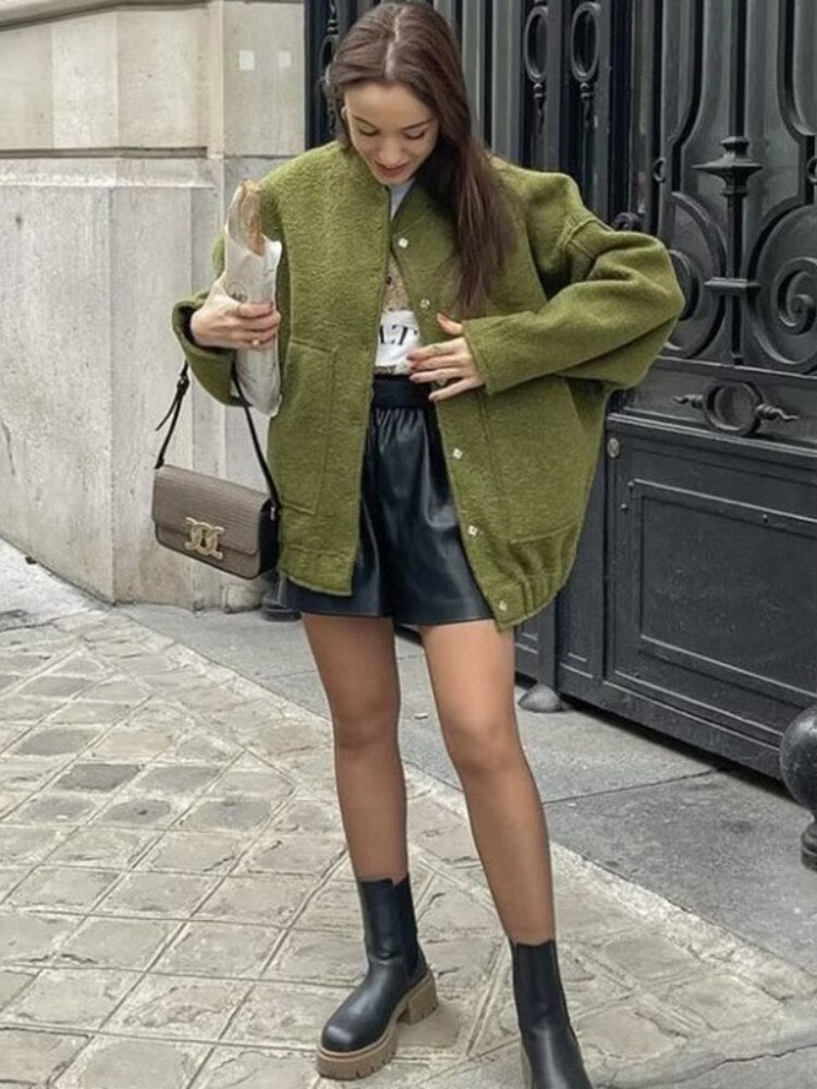 Daphne - Oversized Wollen Mantel met Ronde Hals en Knopen