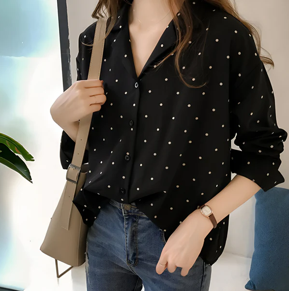 Laurie – Vrolijke Polkadot Blouse