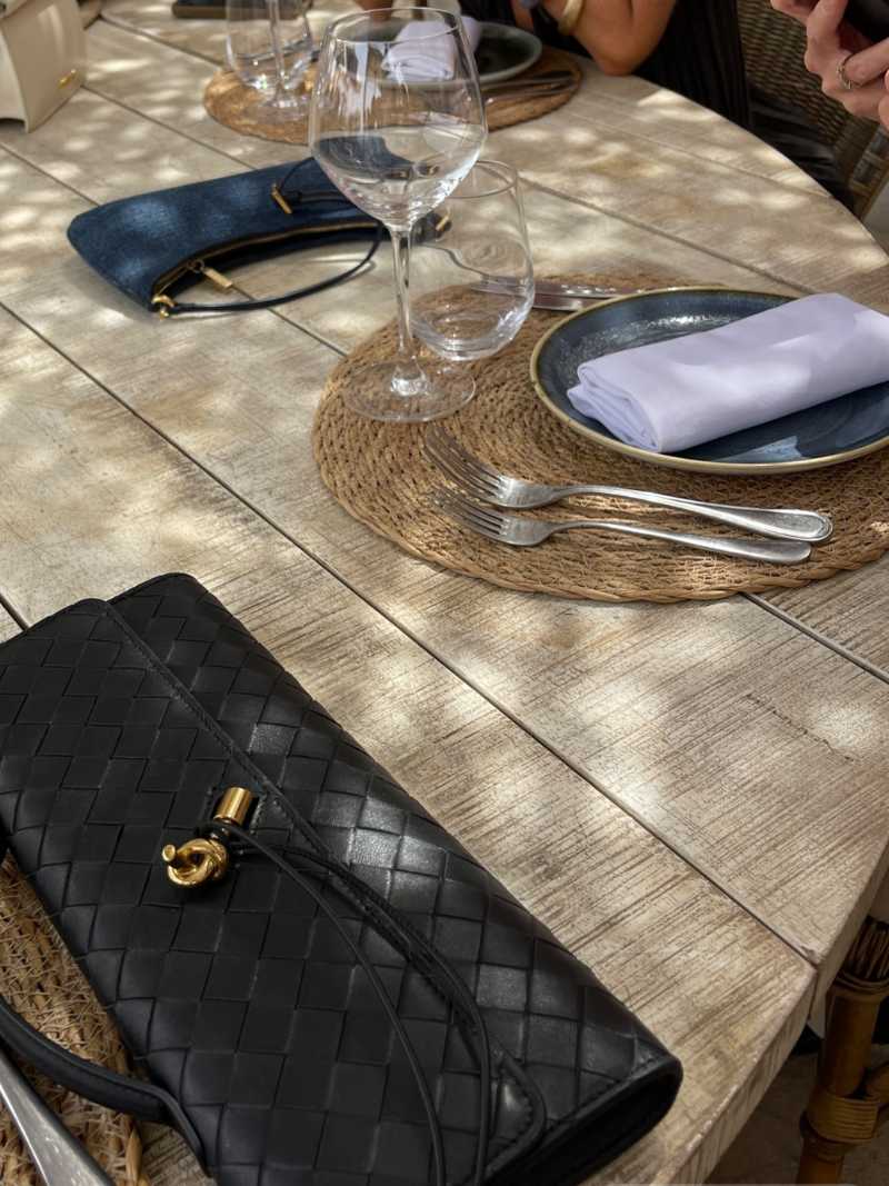 Luna - Luxe Geweven Handtas met Gouden Sluiting