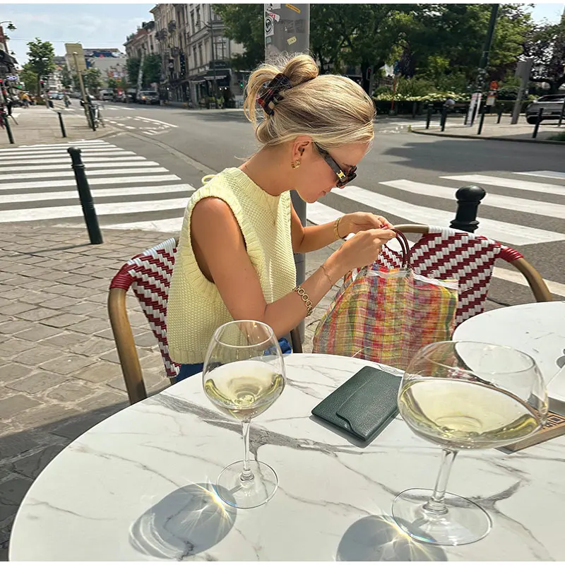 Luna - Mouwloze Gebreide Top met Open Rug en Striksluiting