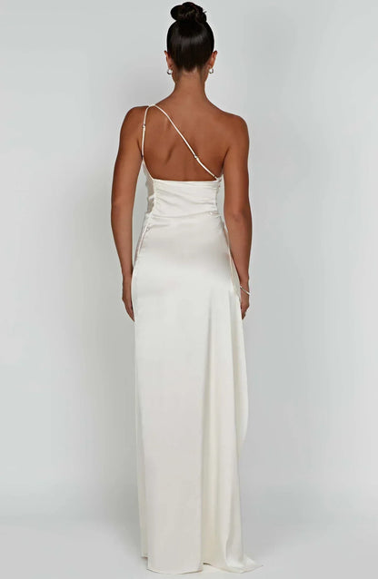 Elara - Luxe Satijnen One-Shoulder Splitjurk