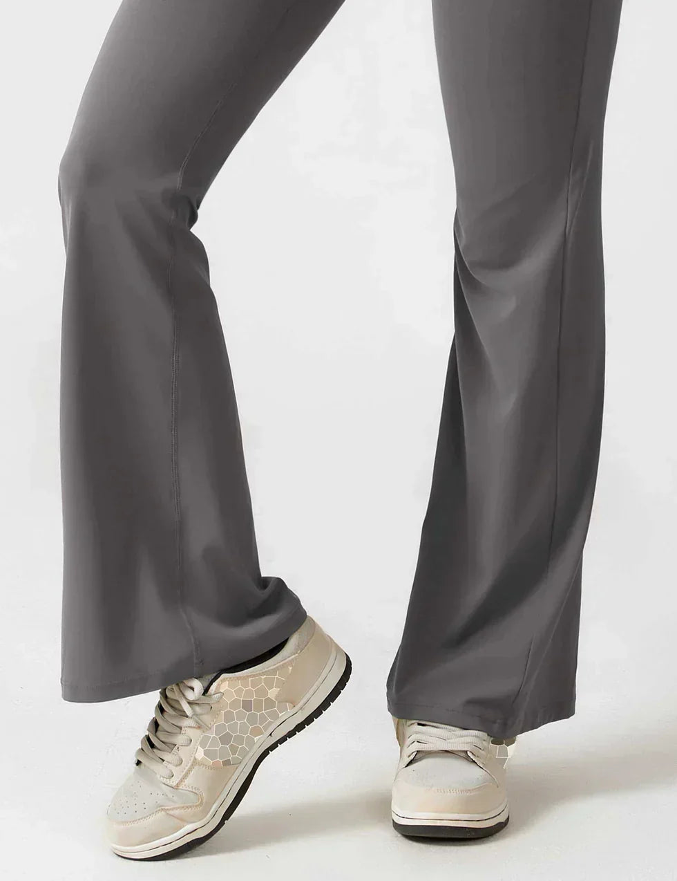 Cath | Sculpting Flare Jumpsuit met Open Rug