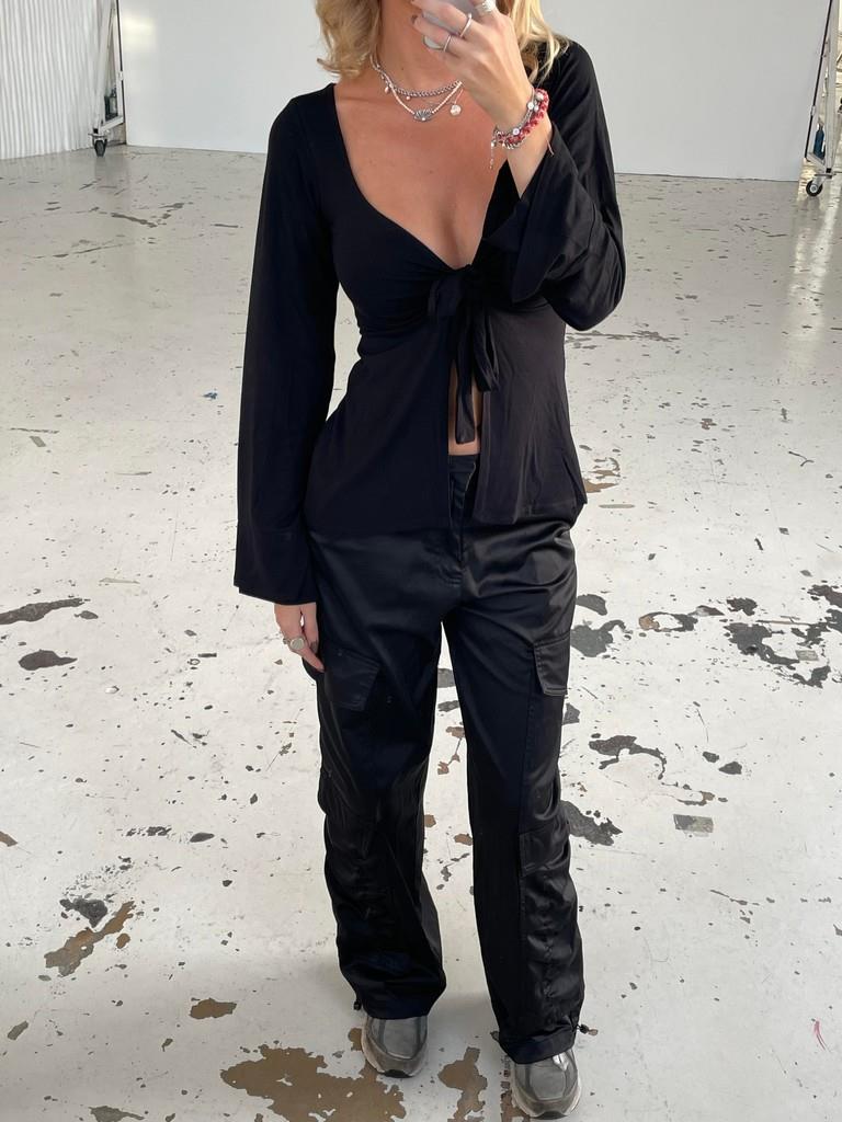 Isla – Zwarte Blouse met Flared Mouwen